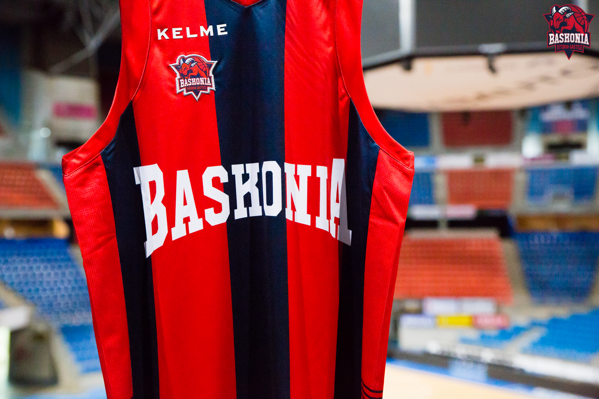 Poderoso Dar permiso Memorizar A la venta las nuevas equipaciones de Liga Endesa y Euroleague - Saski  Baskonia
